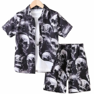 Vue de face de la chemise à motifs têtes de mort de l’ensemble Skulls pour enfants.