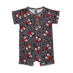 Combishort "Red Love Skulls" pour bébé, imprimé rock rouge, boutons-pression et revers élégants, 100 % coton doux.