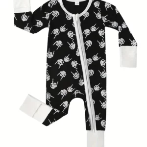 Pyjama bébé Skeleton vu de face, design squelette et fibre de bambou doux.