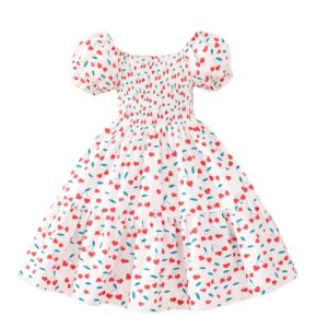 Robe fille blanche avec imprimé cerises et cœurs, manches bouffantes et taille haute.